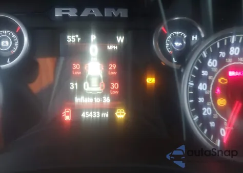 2020 Ram 1500 Big Horn 4X4 6'4 Box z USA, uszkodzony, nr VIN 1C6RRFBGXLN344153